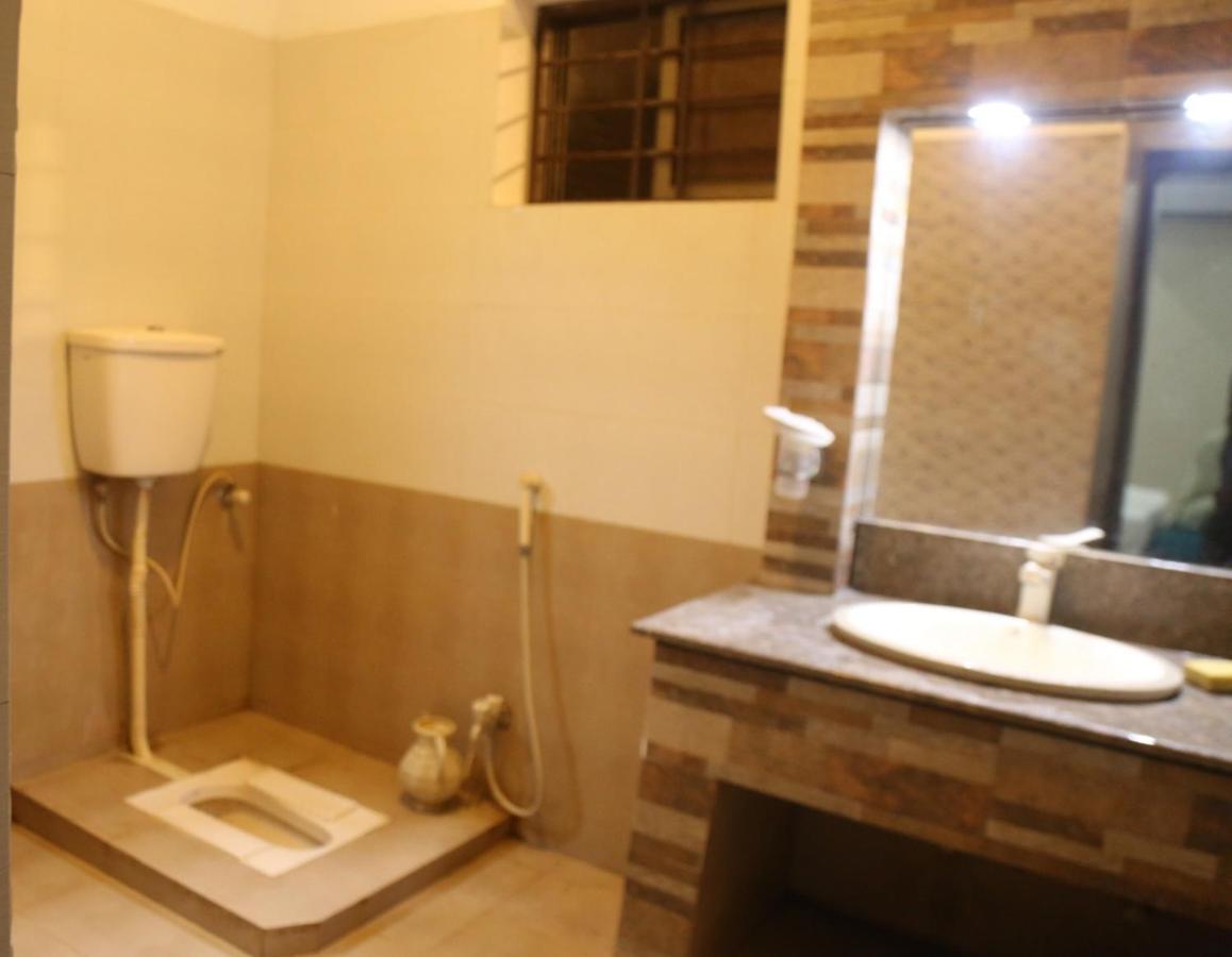 Hotel De Smart Multan Eksteriør bilde